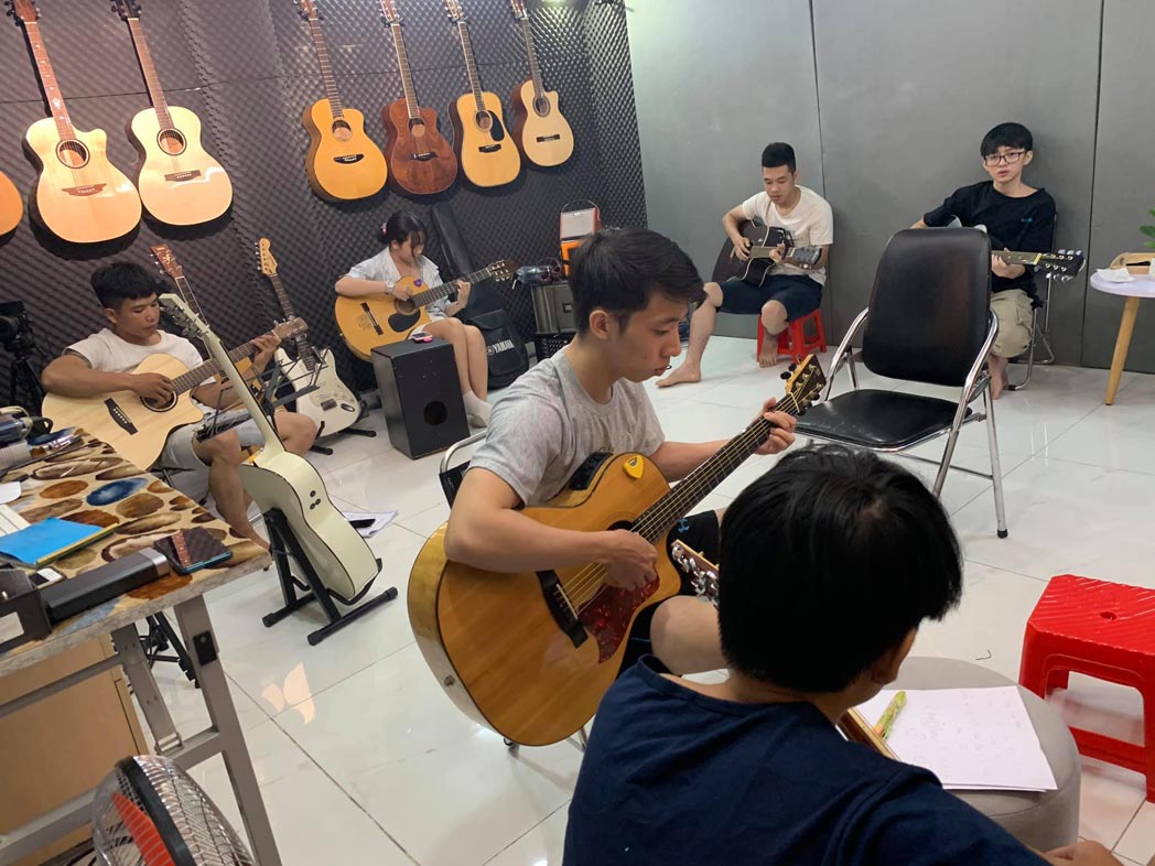  Trung tâm âm nhạc Guitar Hà Nội với đội ngũ giáo viên tâm huyết, nhiệt tình
