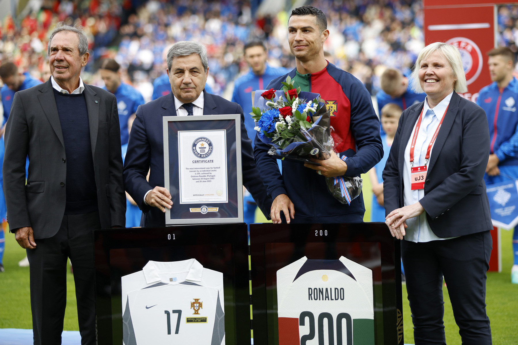 Cristiano Ronaldo cán mốc 200 trận: Kỷ lục gia Ronaldo